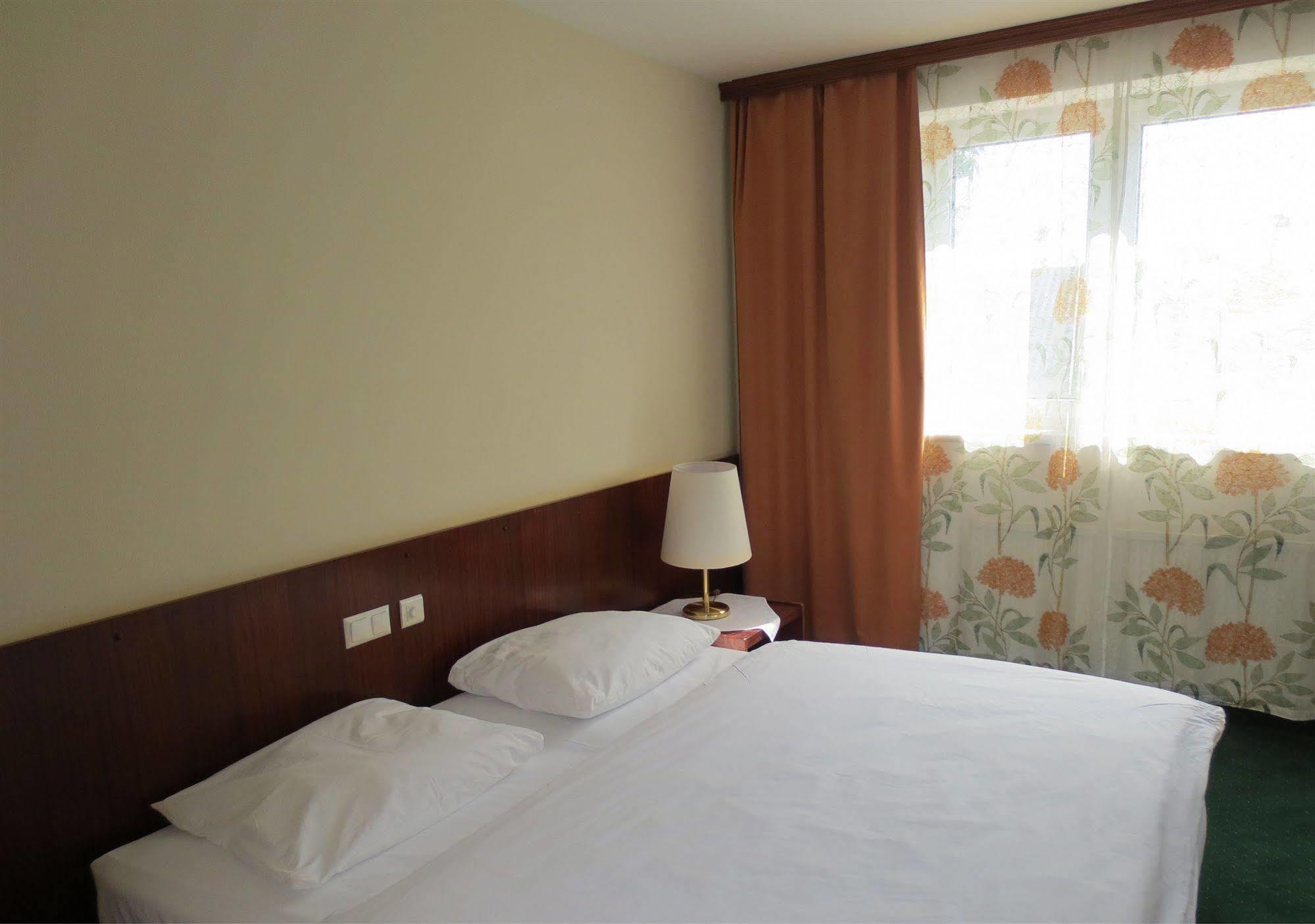 Hotel Zur Post Illmitz Eksteriør billede
