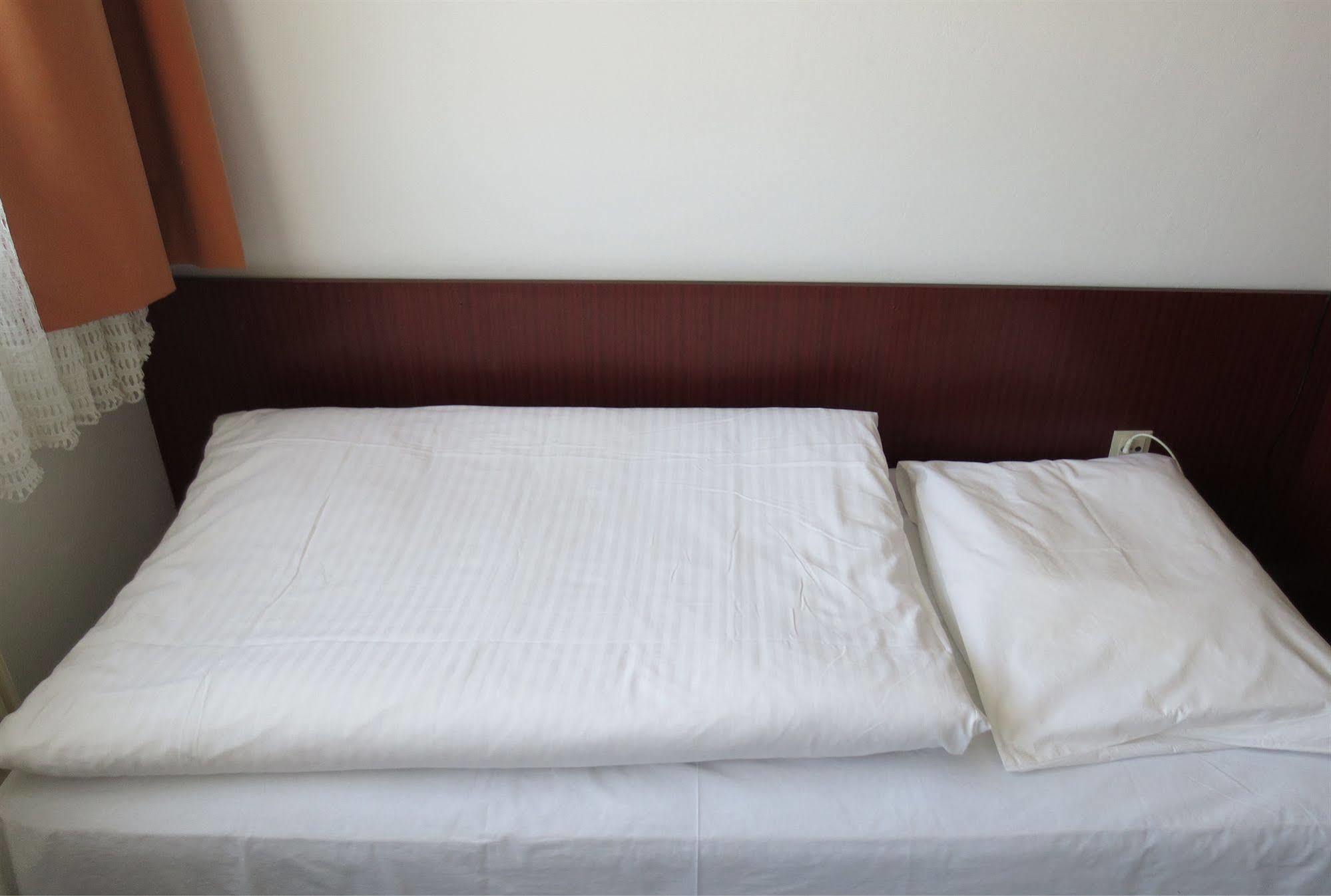 Hotel Zur Post Illmitz Eksteriør billede