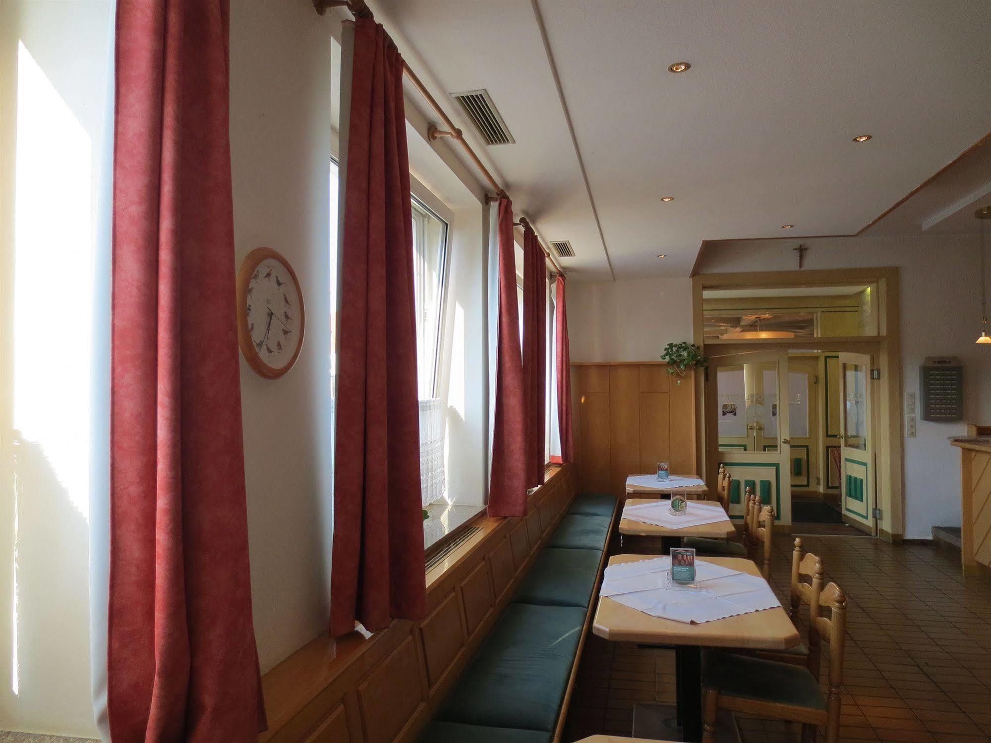 Hotel Zur Post Illmitz Eksteriør billede