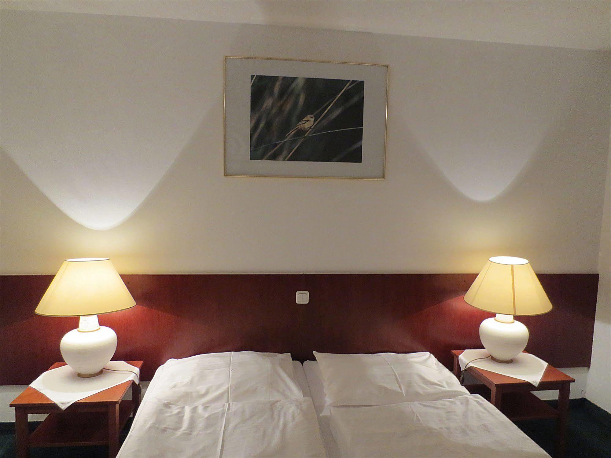 Hotel Zur Post Illmitz Eksteriør billede